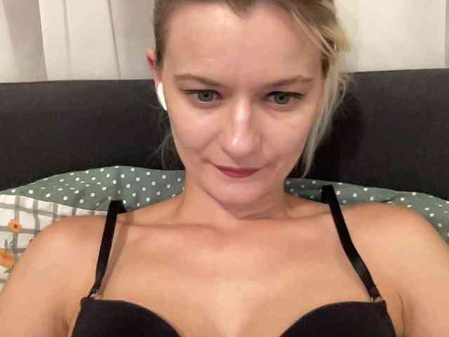 OnikaLove webcam
