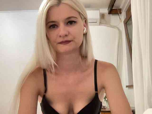 OnikaLove webcam