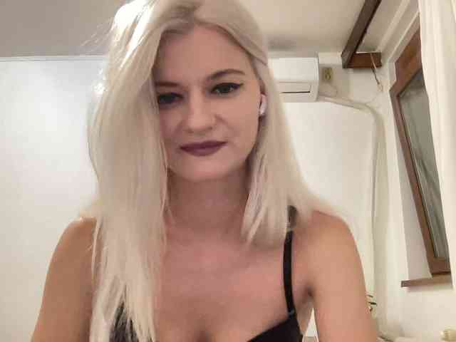 OnikaLove webcam