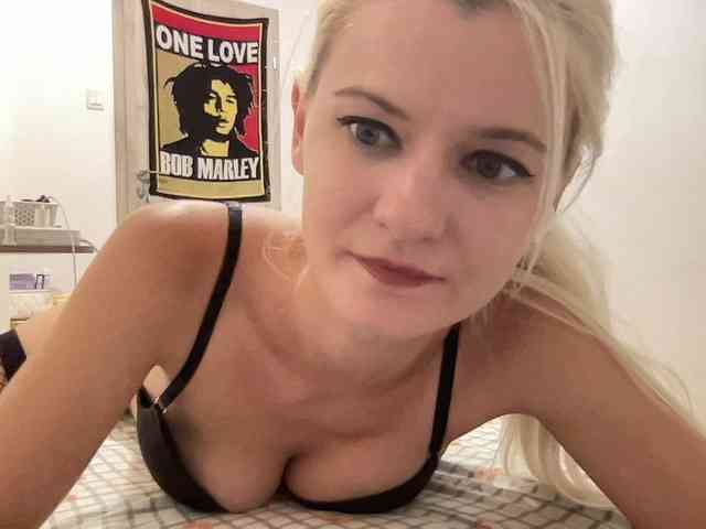 OnikaLove webcam