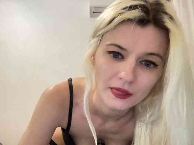 OnikaLove webcam
