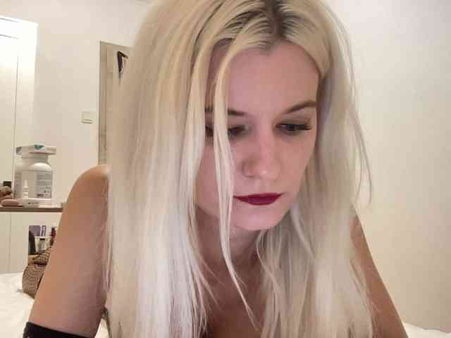 OnikaLove webcam