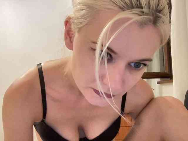 OnikaLove webcam
