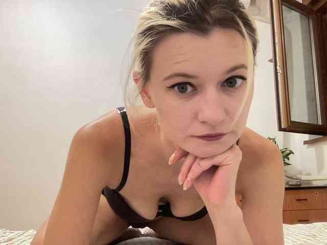 OnikaLove webcam