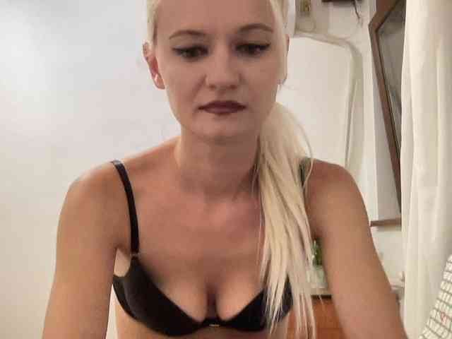OnikaLove webcam