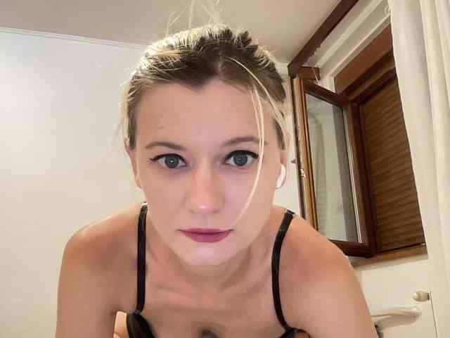 OnikaLove webcam