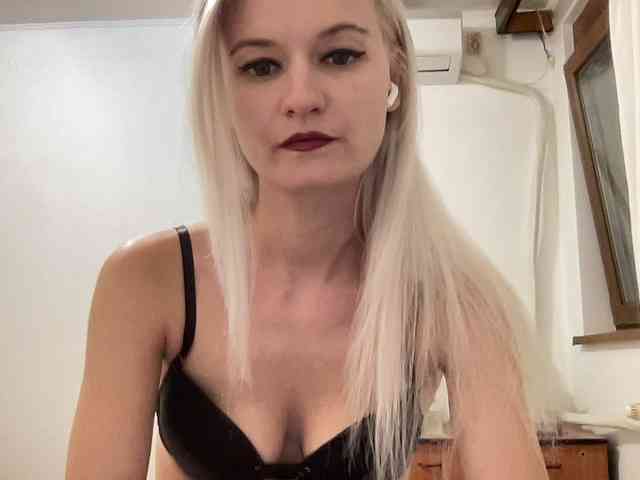 OnikaLove webcam