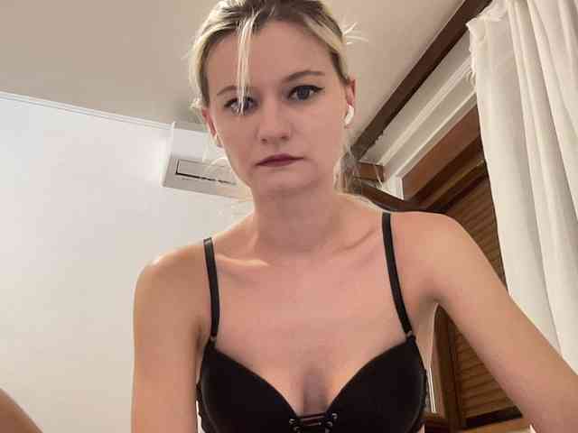 OnikaLove webcam