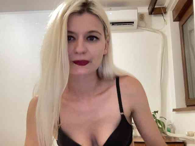 OnikaLove webcam