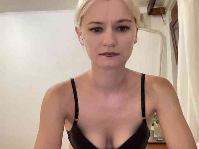 OnikaLove webcam