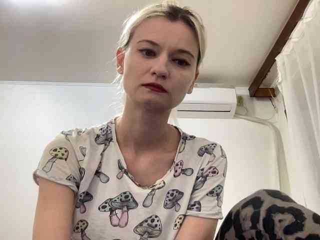 OnikaLove webcam