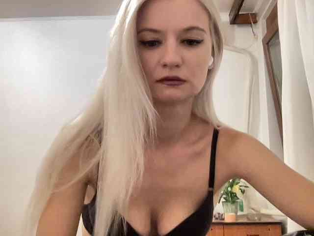 OnikaLove webcam