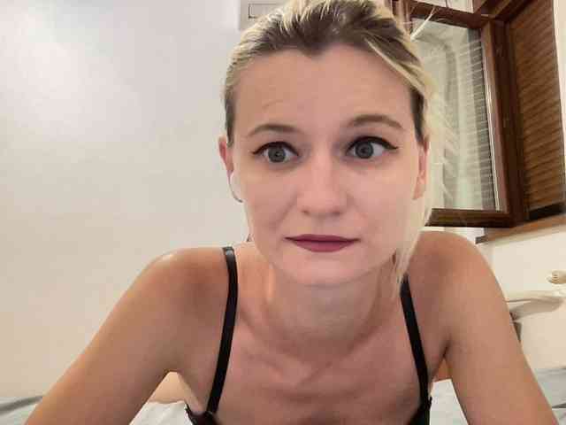 OnikaLove webcam