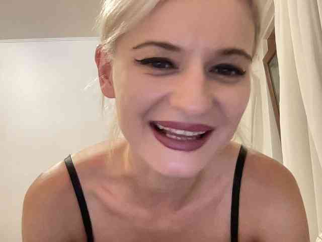 OnikaLove webcam