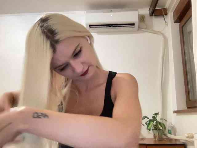 OnikaLove webcam