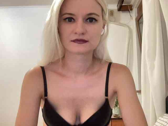 OnikaLove webcam