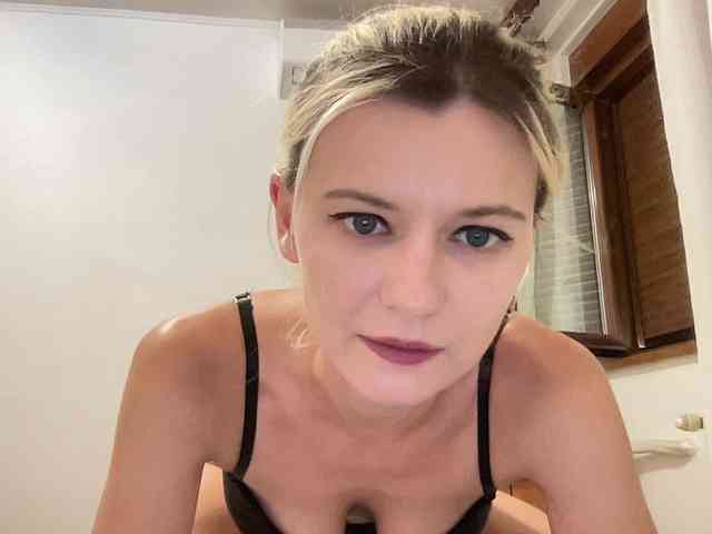 OnikaLove webcam