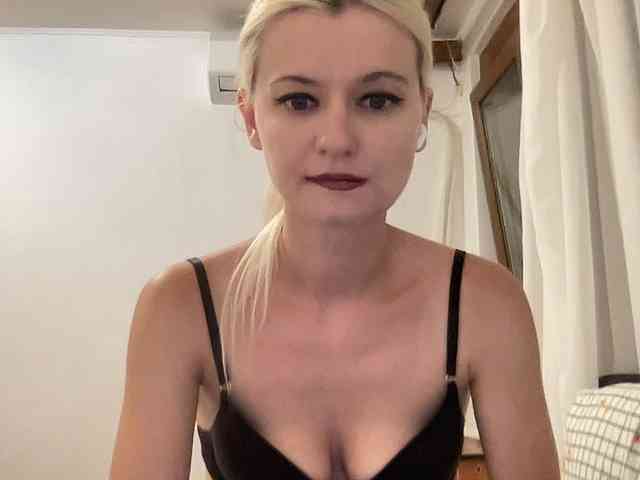 OnikaLove webcam