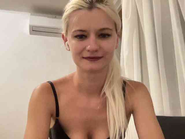 OnikaLove webcam