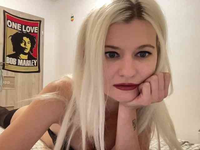 Модель: OnikaLove
