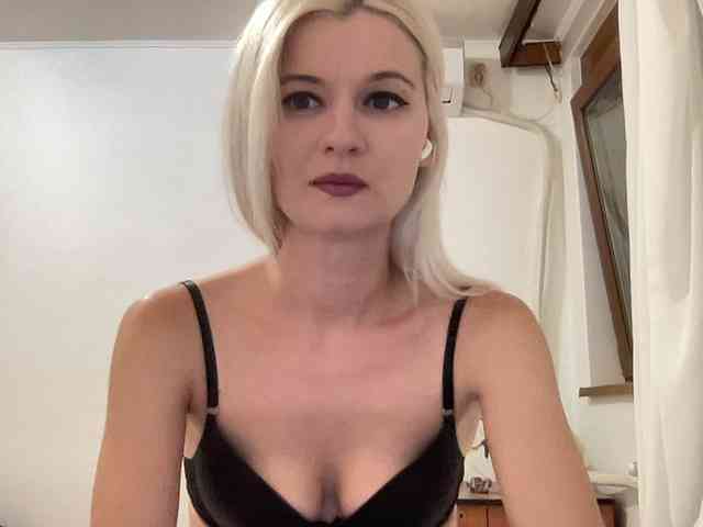 OnikaLove webcam