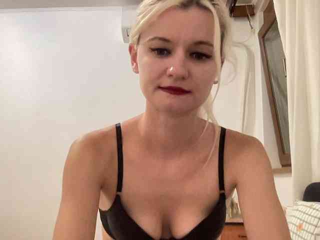 OnikaLove webcam