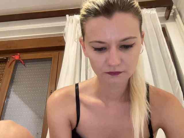 OnikaLove webcam