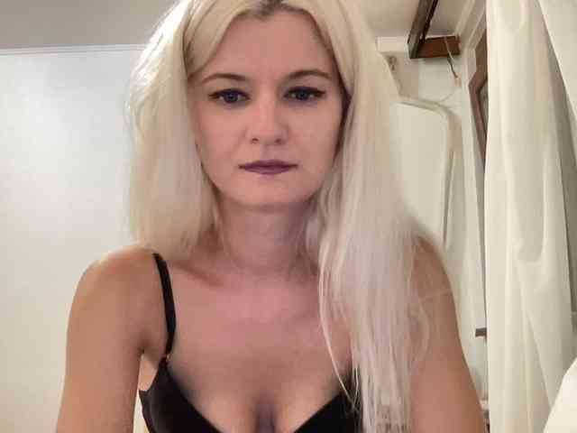 OnikaLove webcam