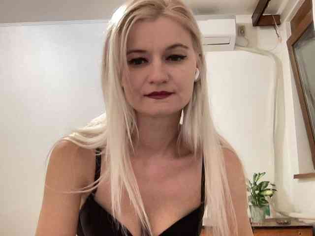 OnikaLove webcam
