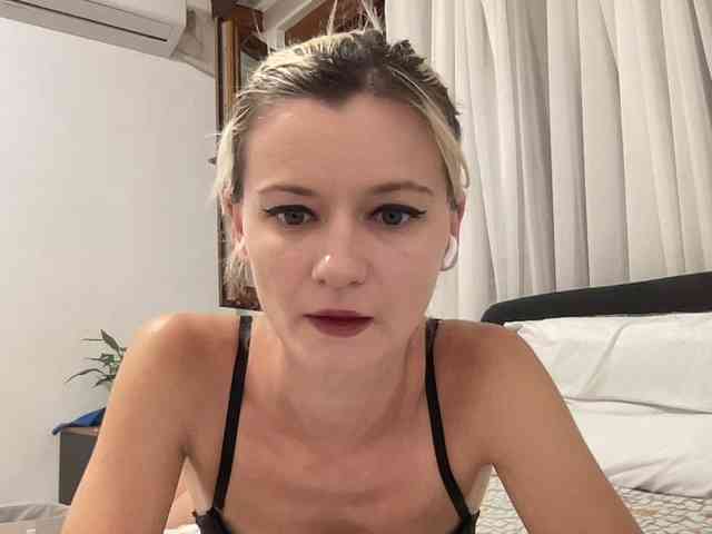 OnikaLove webcam
