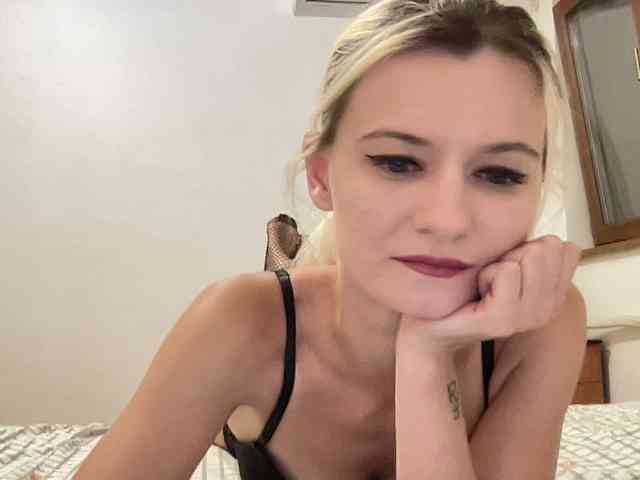 OnikaLove webcam
