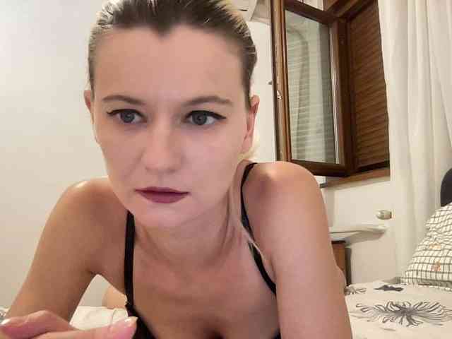 OnikaLove webcam