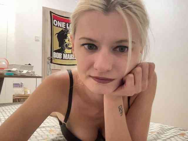 OnikaLove webcam