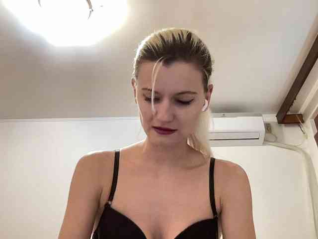 OnikaLove webcam