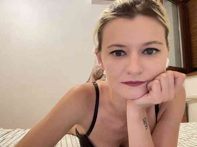 OnikaLove webcam