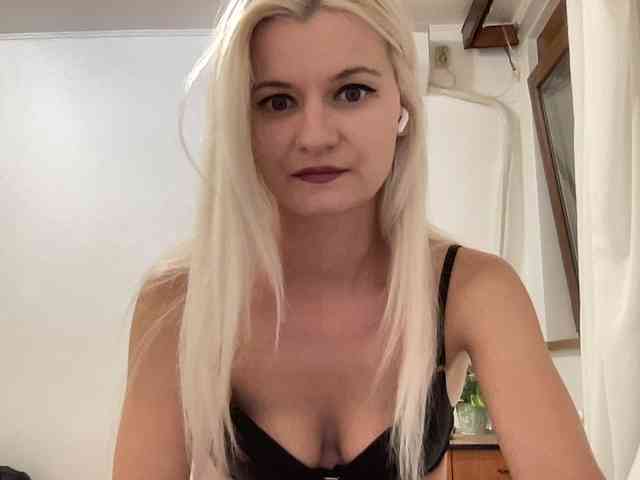 OnikaLove webcam