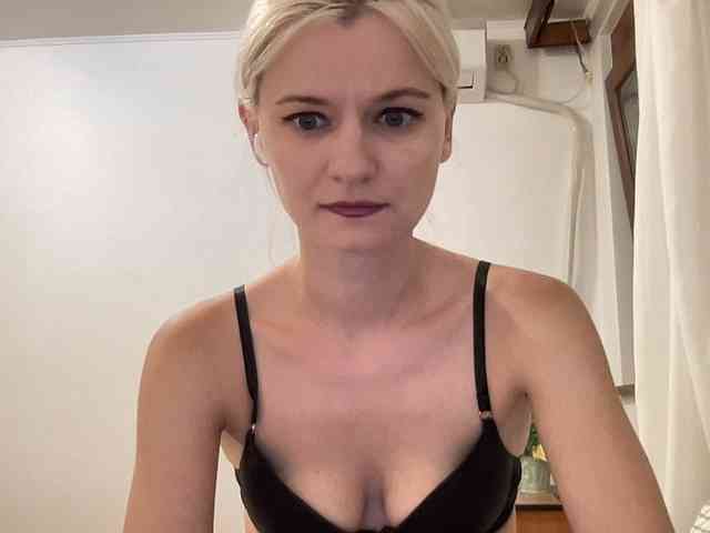 OnikaLove webcam