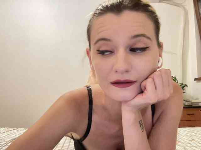 OnikaLove webcam