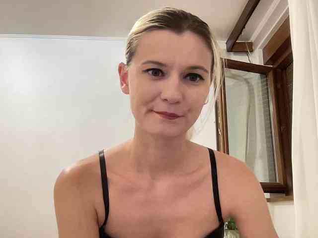 OnikaLove webcam