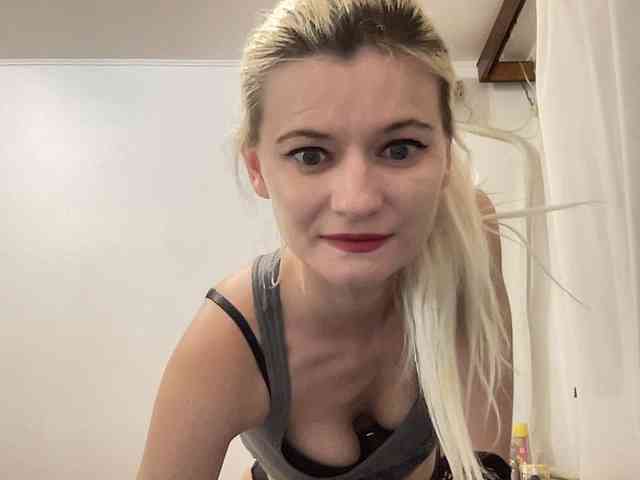OnikaLove webcam