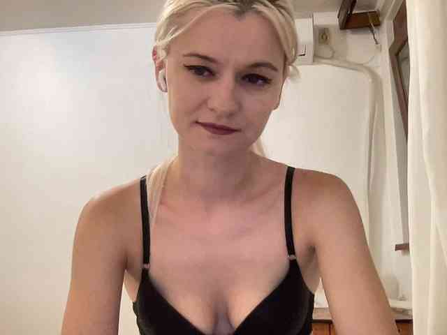 OnikaLove webcam