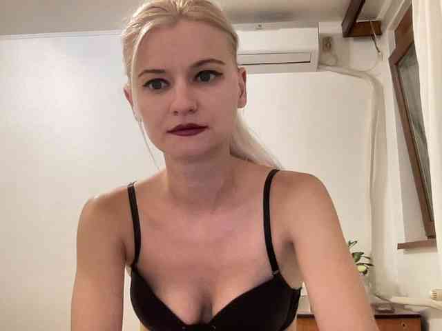 OnikaLove webcam