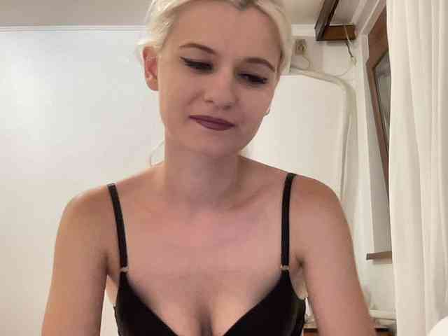 OnikaLove webcam