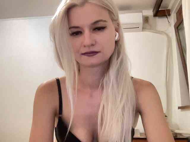 OnikaLove webcam