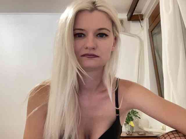 OnikaLove webcam
