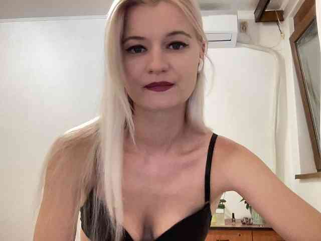 OnikaLove webcam