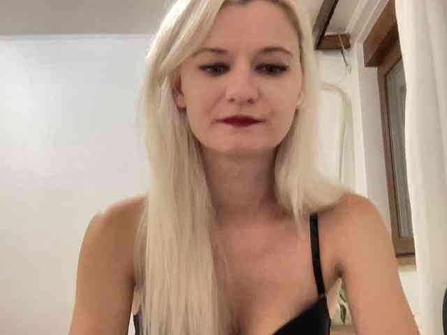 OnikaLove webcam