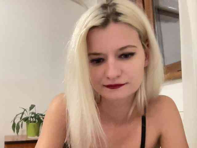 OnikaLove webcam