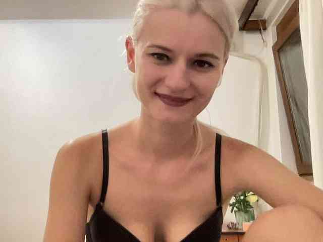 OnikaLove webcam