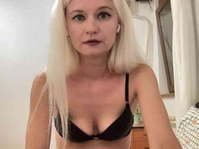 OnikaLove webcam